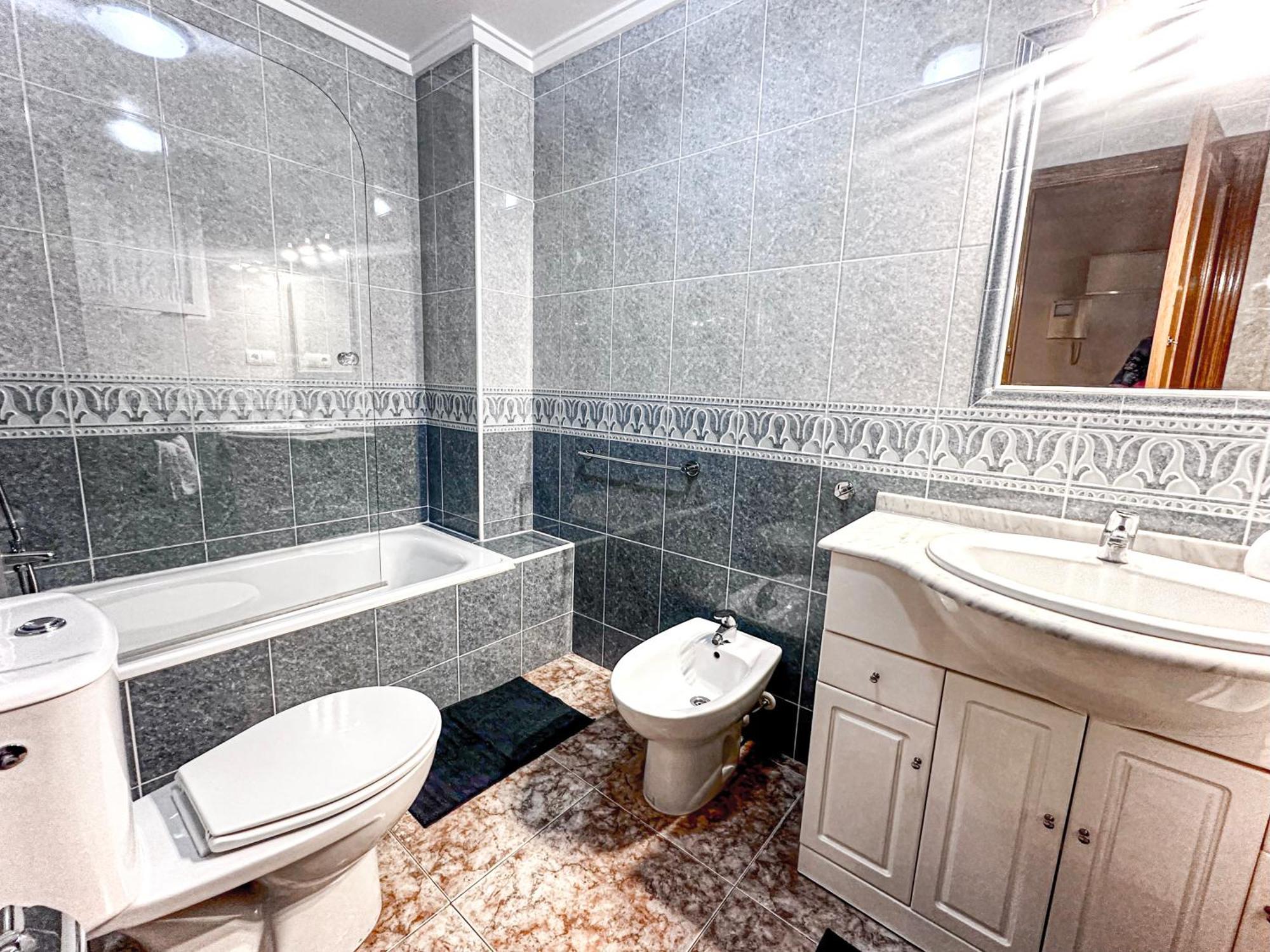 Zadorhomes - Caballero De Rodas Residence Torrevieja Bagian luar foto